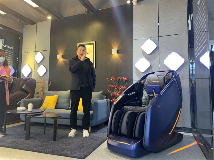 開云.kaiyun集團(tuán)旗下品牌—銳珀?duì)柵e行新款4D穴感總裁按摩椅S500內(nèi)訓(xùn)會(huì)